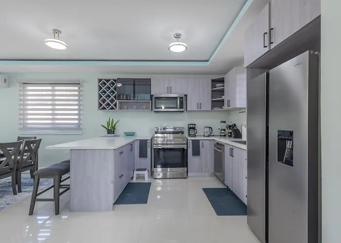 Modern, Spacious, 3br Hill View Retreat, Central, 24hr Security, Satellite Wifi And Solar * Ocho Rios