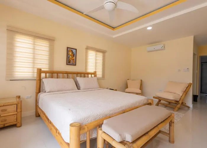 Holiday home Modern, Spacious, 3br Hill View Retreat, Central, 24hr Security, Satellite Wifi And Solar Ocho Rios