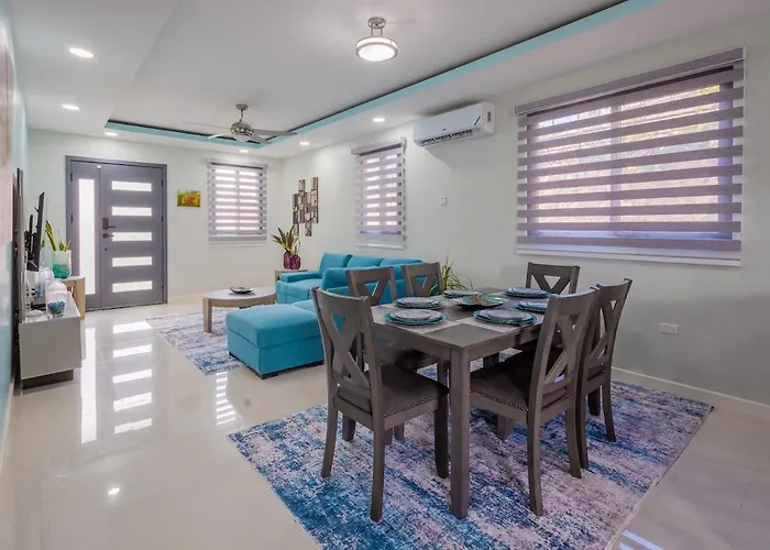 Modern, Spacious, 3br Hill View Retreat, Central, 24hr Security, Satellite Wifi And Solar Ocho Rios