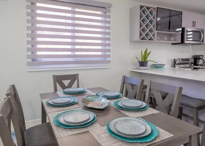 Modern, Spacious, 3br Hill View Retreat, Central, 24hr Security, Satellite Wifi And Solar Holiday home