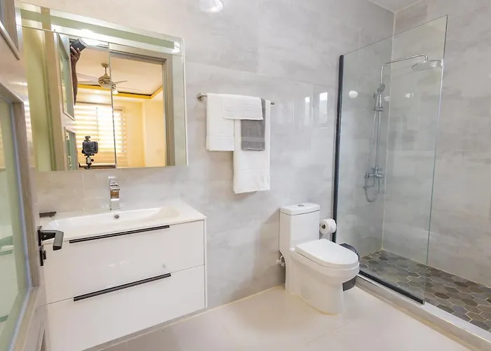 Holiday home Modern, Spacious, 3br Hill View Retreat, Central, 24hr Security, Satellite Wifi And Solar