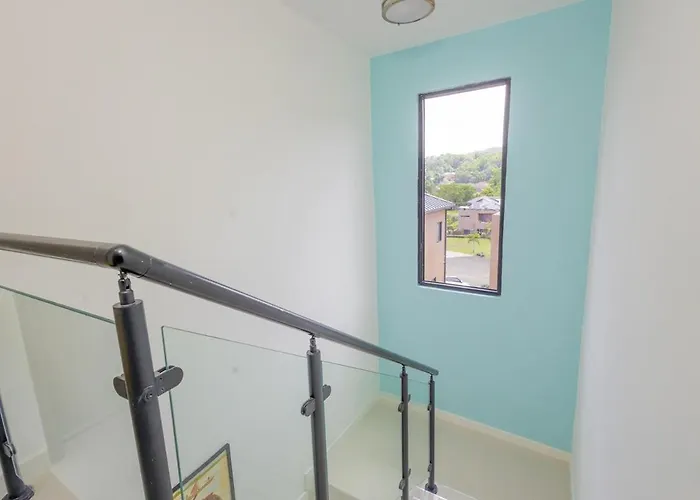 Holiday home Modern, Spacious, 3br Hill View Retreat, Central, 24hr Security, Satellite Wifi And Solar *