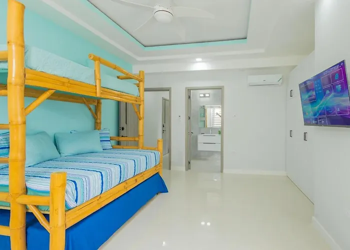 Holiday home Modern, Spacious, 3br Hill View Retreat, Central, 24hr Security, Satellite Wifi And Solar Ocho Rios
