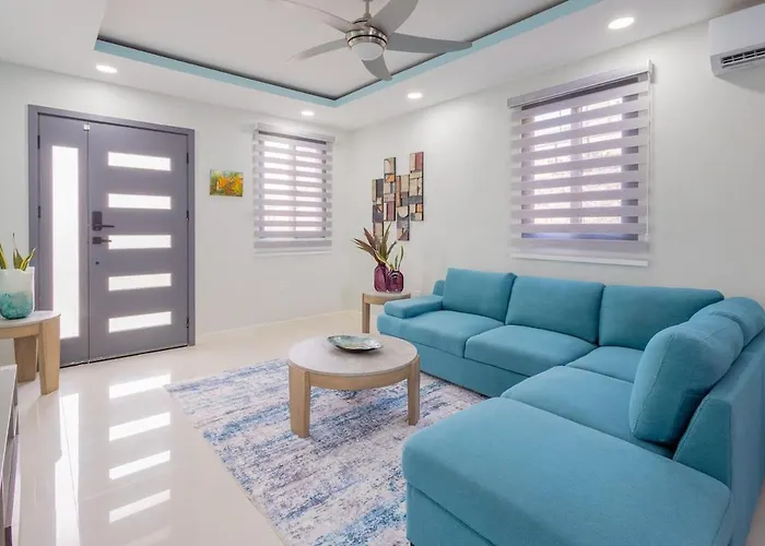 Modern, Spacious, 3br Hill View Retreat, Central, 24hr Security, Satellite Wifi And Solar Holiday home *