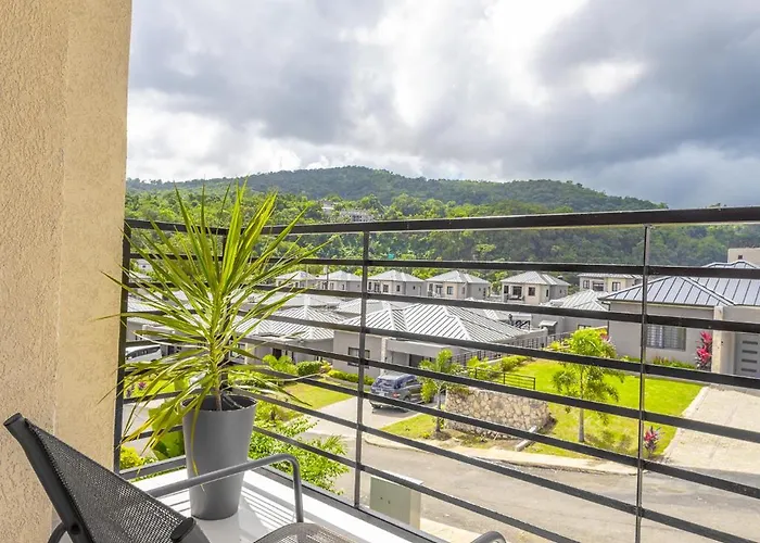 Holiday home Modern, Spacious, 3br Hill View Retreat, Central, 24hr Security, Satellite Wifi And Solar Ocho Rios